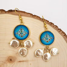 Load image into Gallery viewer, Sherwin- Gold plated Persian Dangle Earrings Necklace set
